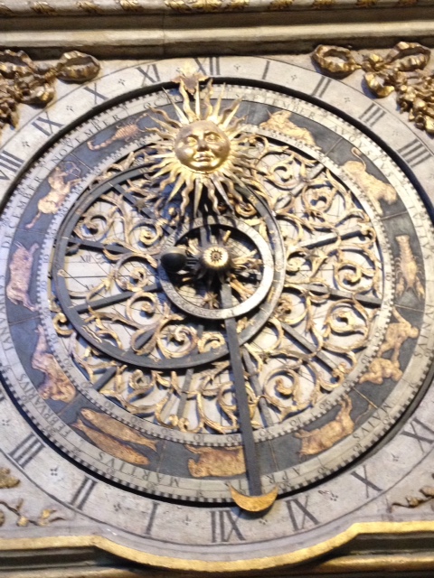 l'horloge de l'abbatiale St jean à Lyon